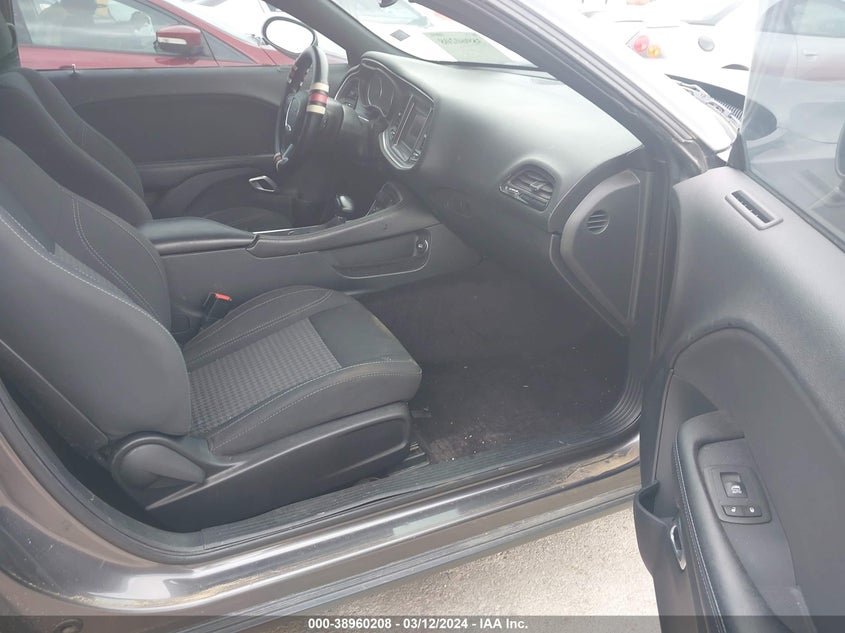 VIN 2C3CDZAG7JH241735 2018 DODGE CHALLENGER SXT