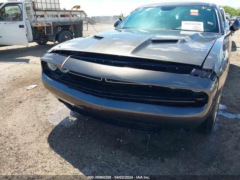 VIN 2C3CDZAG7JH241735 2018 DODGE CHALLENGER SXT