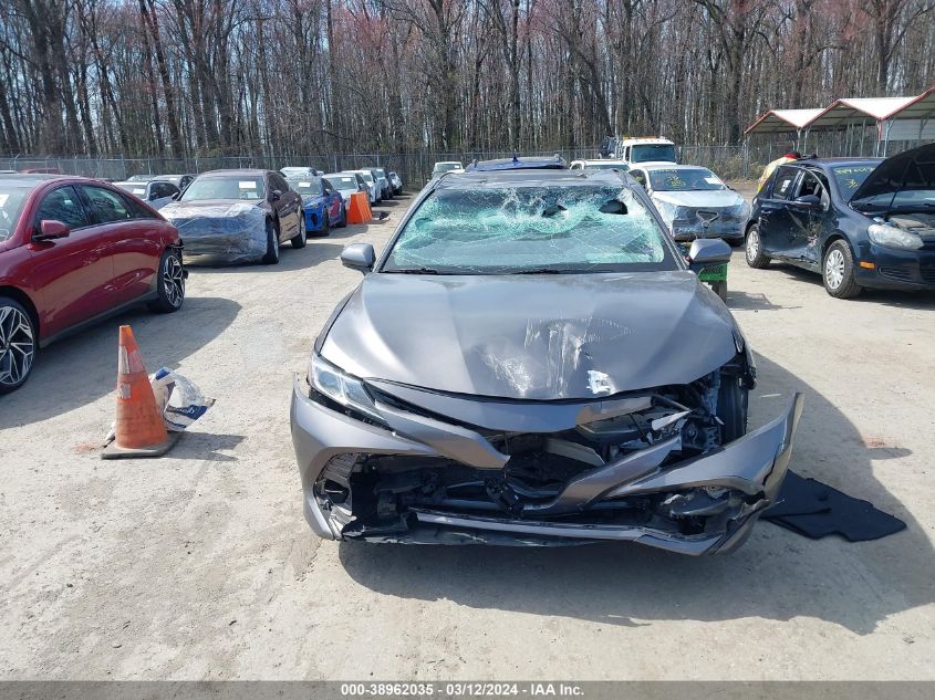 4T1B11HK8JU102833 2018 Toyota Camry Le