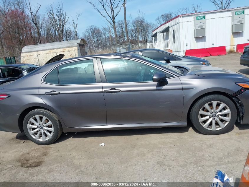 4T1B11HK8JU102833 2018 Toyota Camry Le