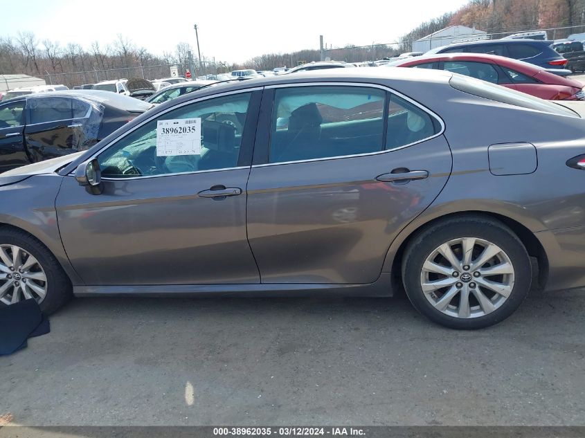 4T1B11HK8JU102833 2018 Toyota Camry Le