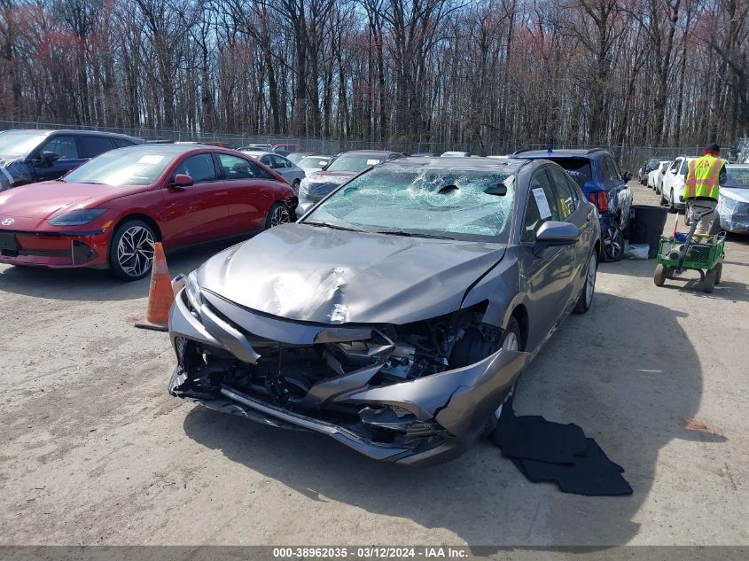 4T1B11HK8JU102833 2018 Toyota Camry Le