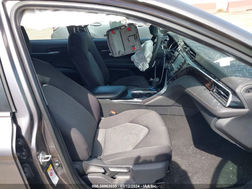 4T1B11HK8JU102833 2018 Toyota Camry Le