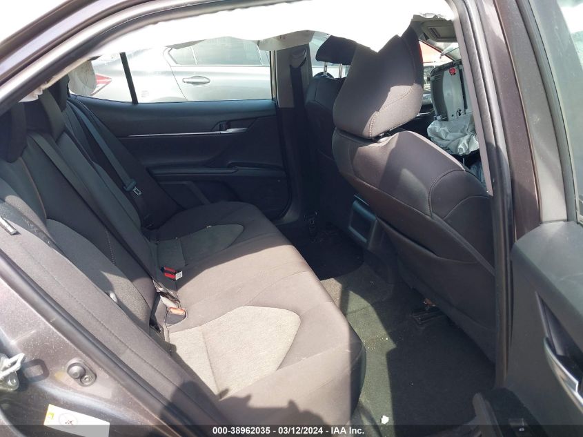 4T1B11HK8JU102833 2018 Toyota Camry Le