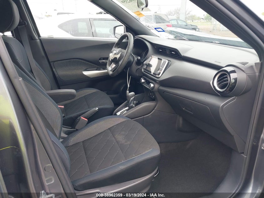 VIN 3N1CP5CU4JL501484 2018 NISSAN KICKS SV