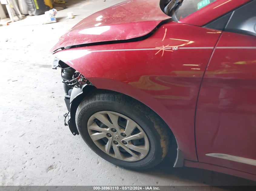 VIN KMHD74LF2JU580894 2018 HYUNDAI ELANTRA SE