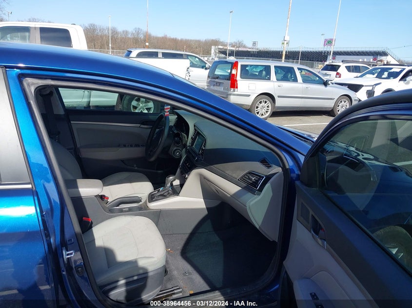 2017 HYUNDAI ELANTRA SE - 5NPD84LFXHH076888