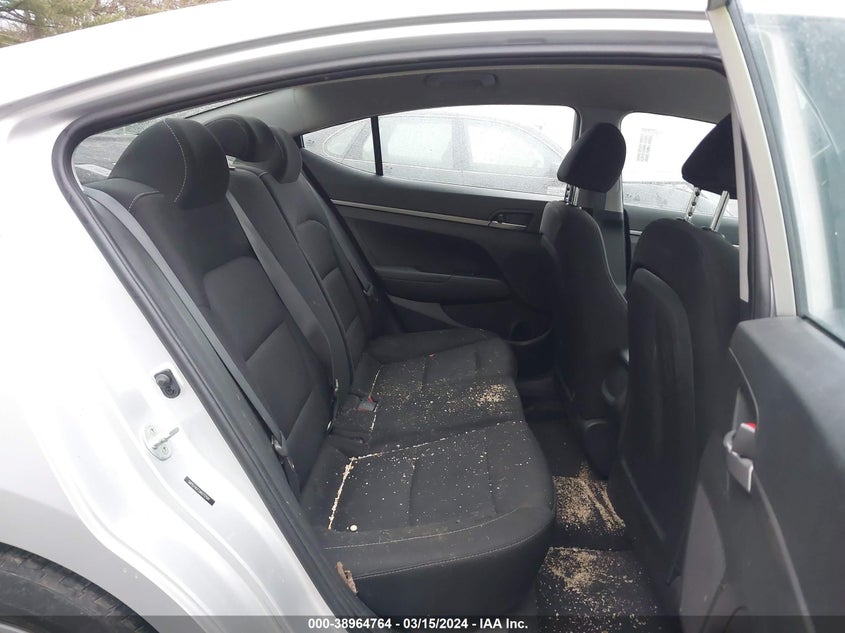VIN 5NPD74LF2JH272591 2018 HYUNDAI ELANTRA SE
