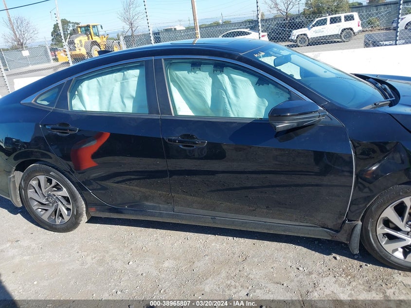 VIN 2HGFC2F72JH555774 2018 HONDA CIVIC EX