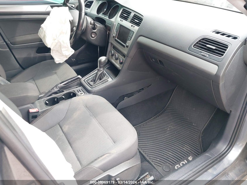 2016 VOLKSWAGEN GOLF SPORTWAGEN TSI S 4-DOOR - 3VWC17AU9GM504345