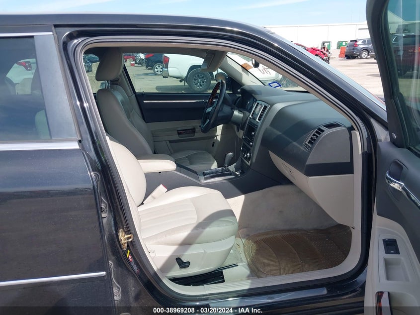 2006 Chrysler 300C VIN: 2C3LA63H26H110216 Lot: 38969208