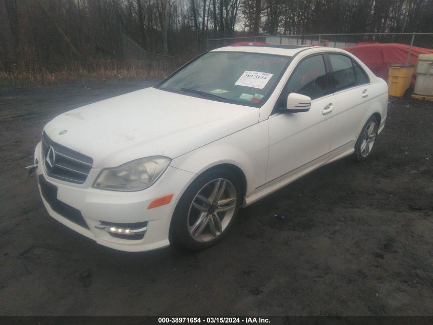 2014 Mercedes-Benz C 300 Luxury 4Matic/Sport 4Matic VIN: WDDGF8AB3ER318053 Lot: 38971654