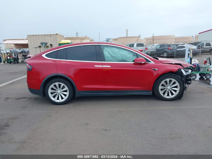 2018 Tesla Model X 100D/75D/P100D VIN: 5YJXCAE25JF115590 Lot: 38971692