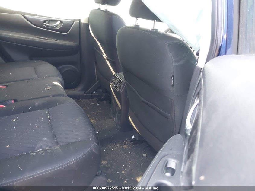 VIN KNMAT2MV4JP597093 2018 NISSAN ROGUE SV