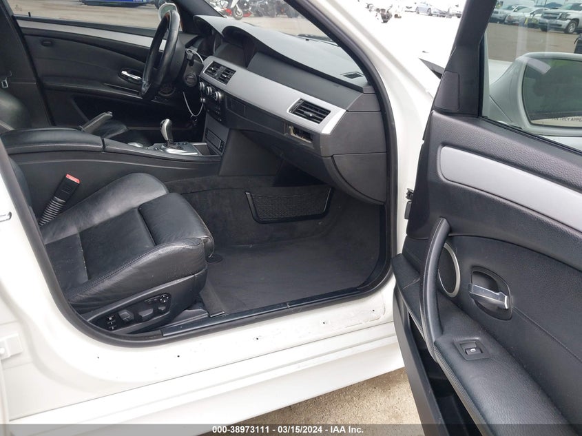 2008 BMW M5 VIN: WBSNB93588CX10794 Lot: 38973111