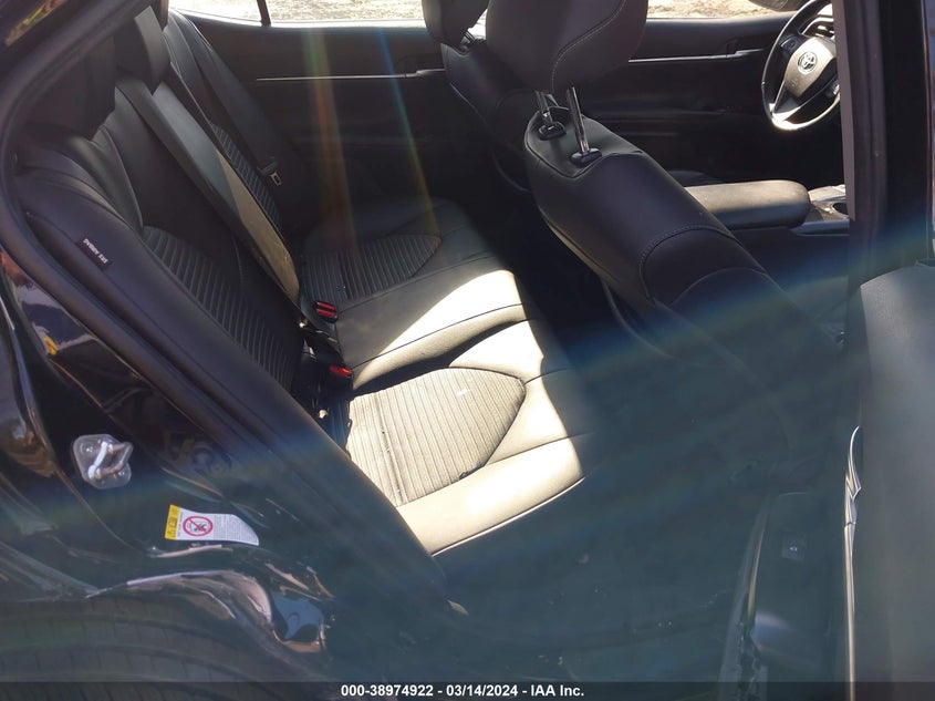 2018 TOYOTA CAMRY SE - 4T1B11HKXJU550748