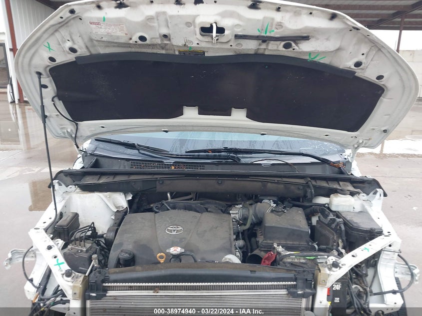 VIN 5TDKZRFH4KS558451 2019 TOYOTA HIGHLANDER XLE