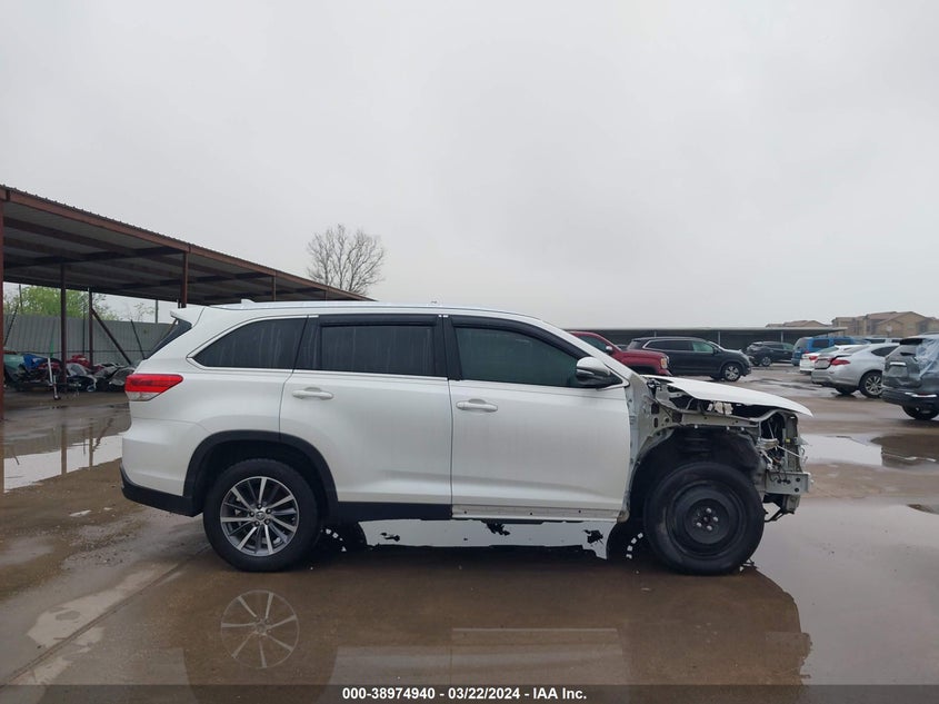 VIN 5TDKZRFH4KS558451 2019 TOYOTA HIGHLANDER XLE