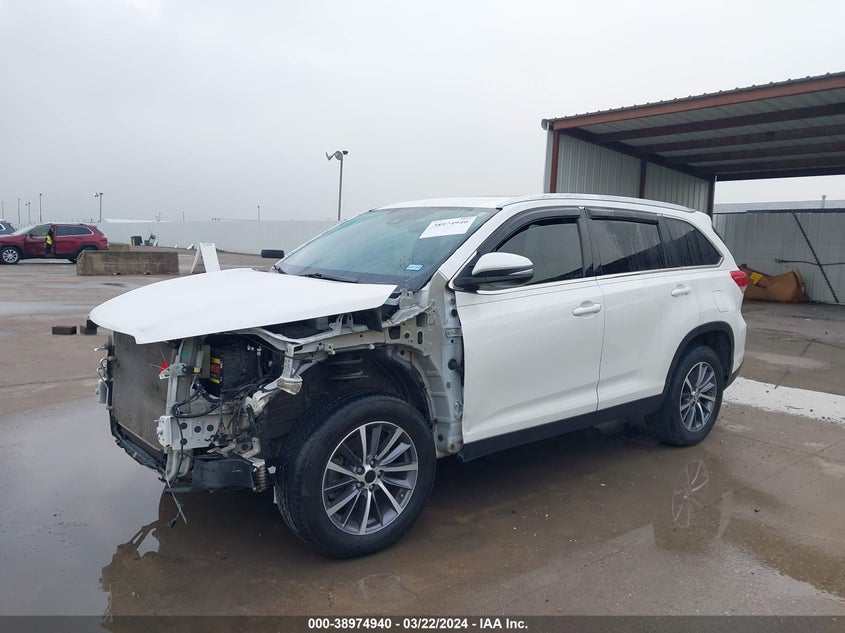 VIN 5TDKZRFH4KS558451 2019 TOYOTA HIGHLANDER XLE