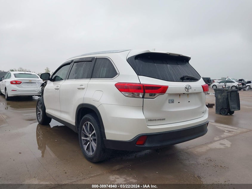 VIN 5TDKZRFH4KS558451 2019 TOYOTA HIGHLANDER XLE