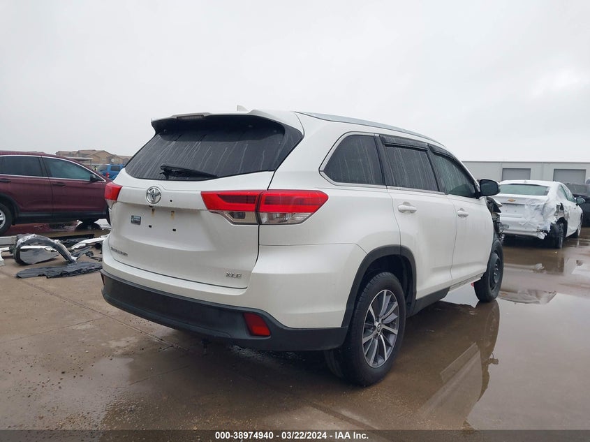VIN 5TDKZRFH4KS558451 2019 TOYOTA HIGHLANDER XLE
