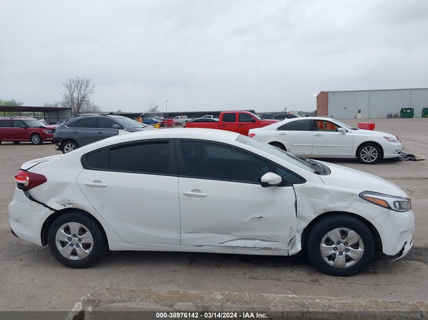 VIN 3KPFK4A77JE242557 2018 KIA FORTE LX