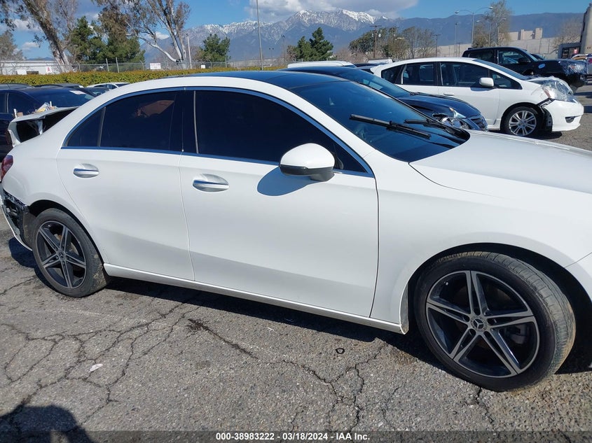 VIN WDD3G4EB3KW000610 2019 MERCEDES-BENZ A 220