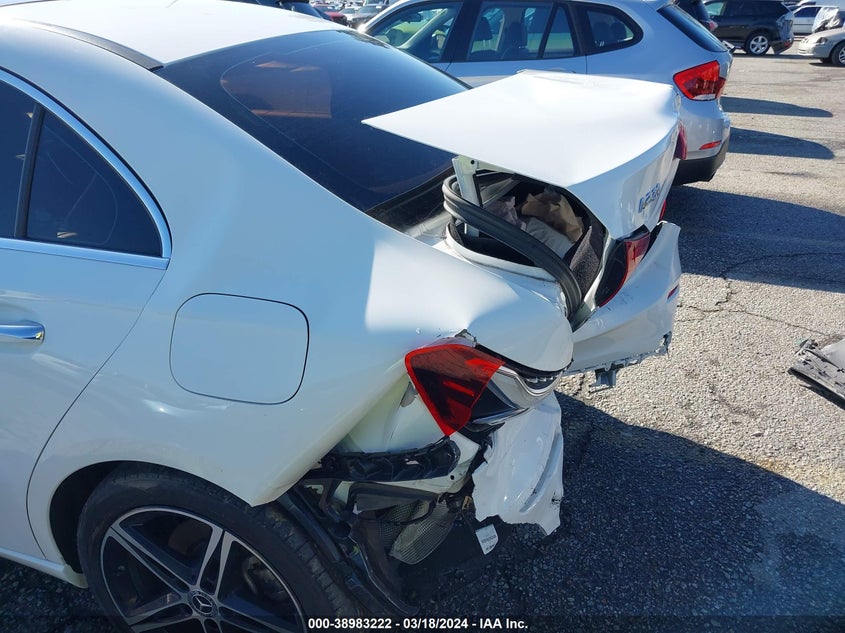 VIN WDD3G4EB3KW000610 2019 MERCEDES-BENZ A 220