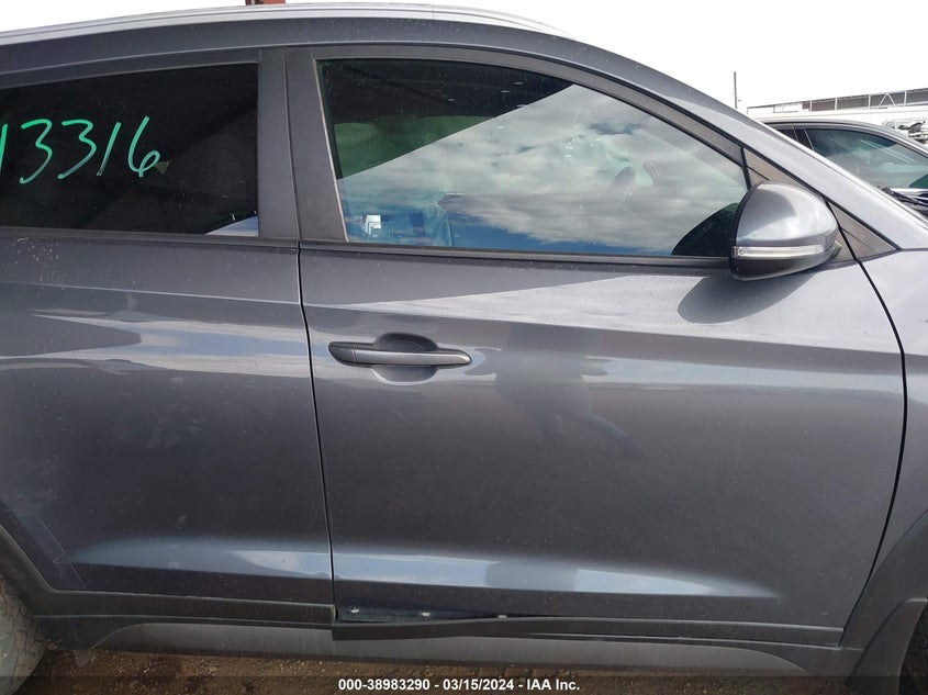 2016 HYUNDAI TUCSON LIMITED/SPORT AND ECO/SE - KM8J33A28GU230073