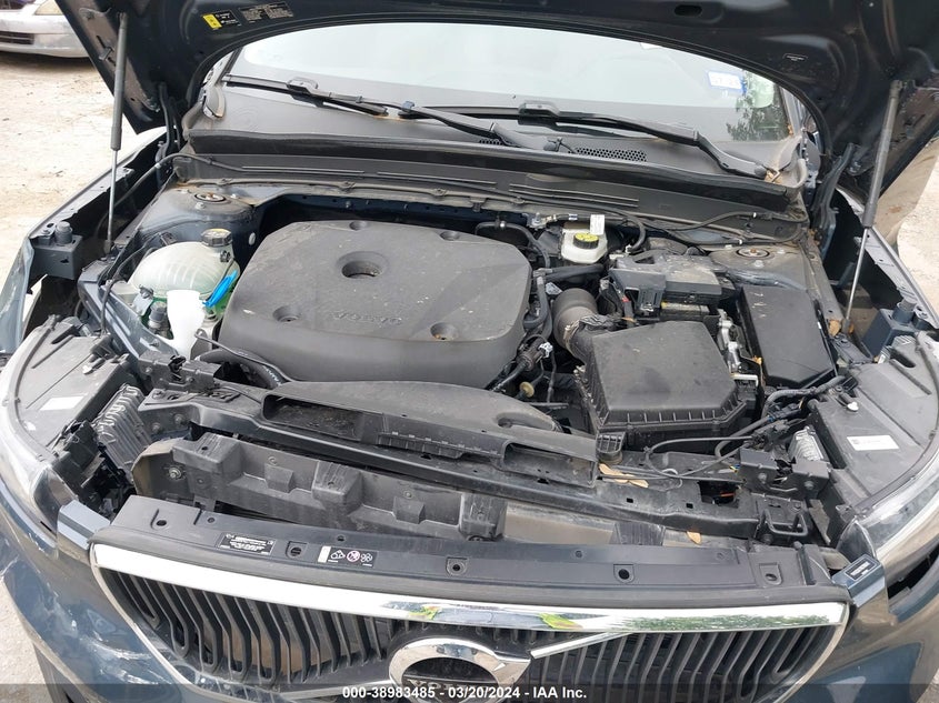 2022 VOLVO XC40 T5 MOMENTUM YV4162UK7N2786642
