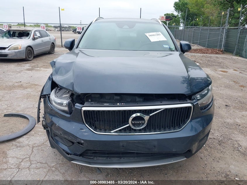 2022 VOLVO XC40 T5 MOMENTUM YV4162UK7N2786642