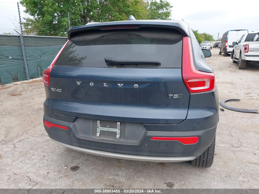 2022 VOLVO XC40 T5 MOMENTUM YV4162UK7N2786642