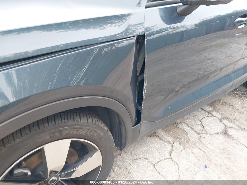 2022 VOLVO XC40 T5 MOMENTUM YV4162UK7N2786642