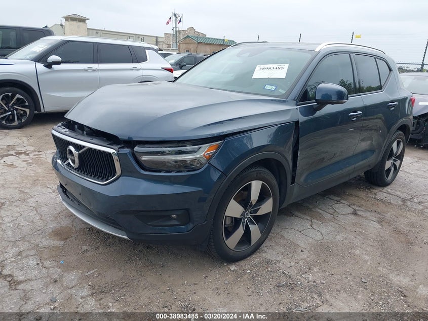 2022 VOLVO XC40 T5 MOMENTUM YV4162UK7N2786642