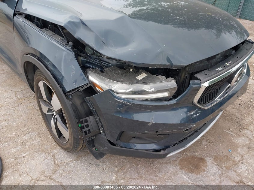 2022 VOLVO XC40 T5 MOMENTUM YV4162UK7N2786642