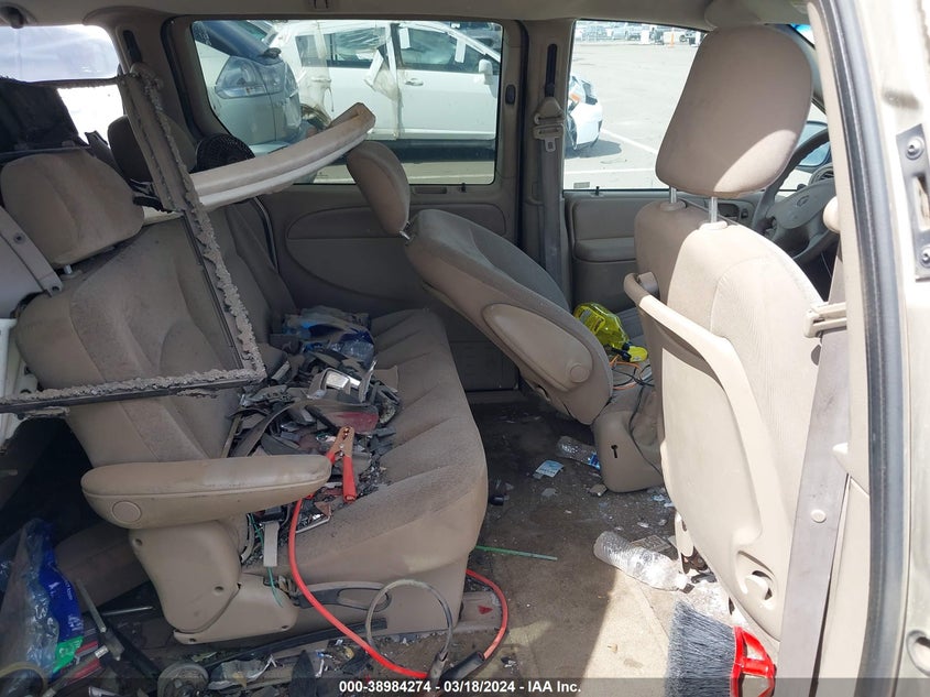 2002 Dodge Caravan Sport VIN: 2B8GP44362R672784 Lot: 38984274