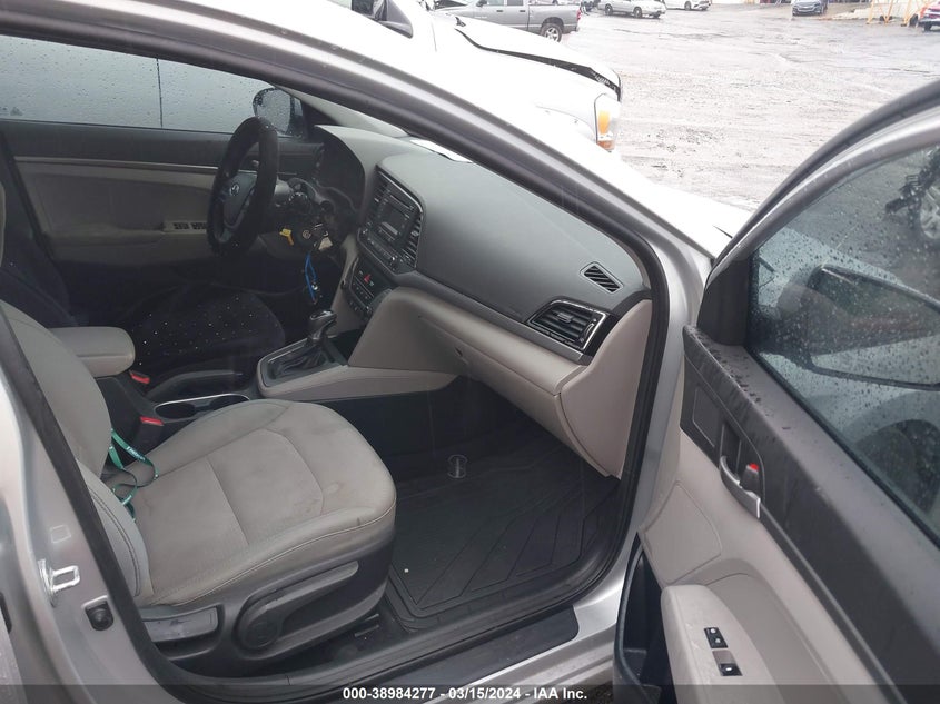 VIN 5NPD74LF6HH067107 2017 HYUNDAI ELANTRA SE
