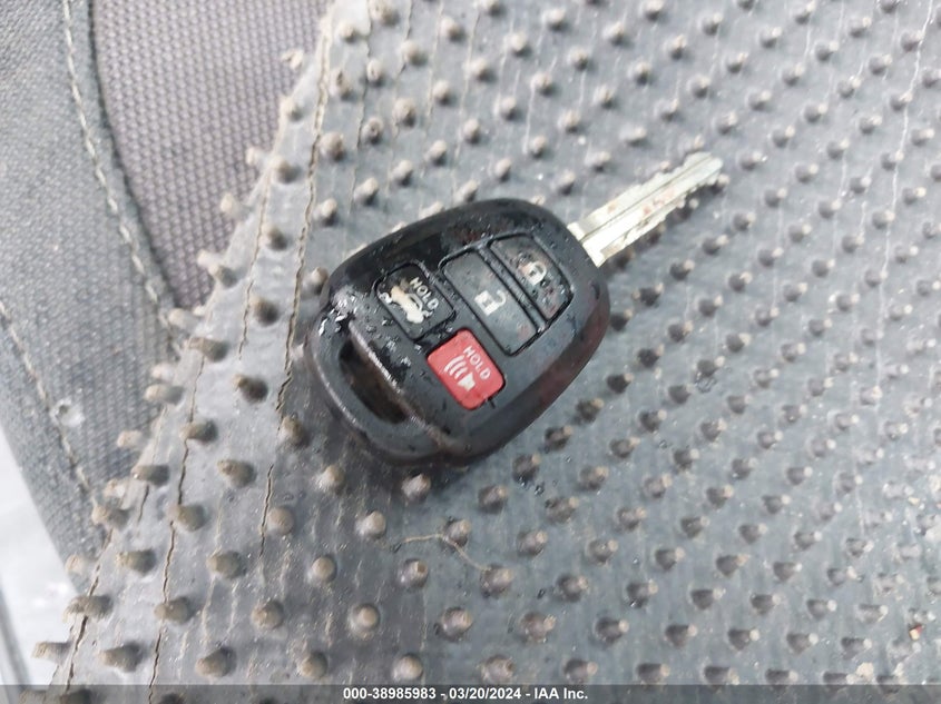 VIN 2T1BURHE0KC213993 2019 TOYOTA COROLLA LE