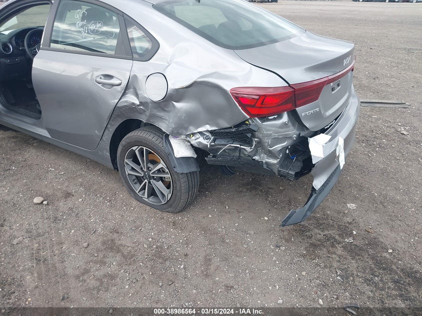 VIN 3KPF24ADXRE737577 2024 KIA FORTE LXS