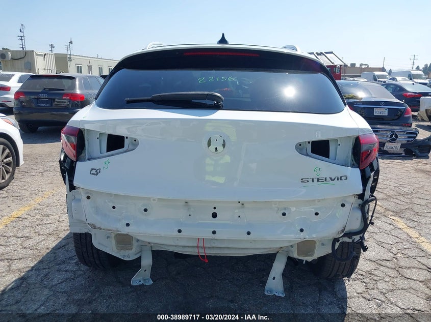 VIN ZASFAKAN2J7B74343 2018 ALFA ROMEO STELVIO AWD