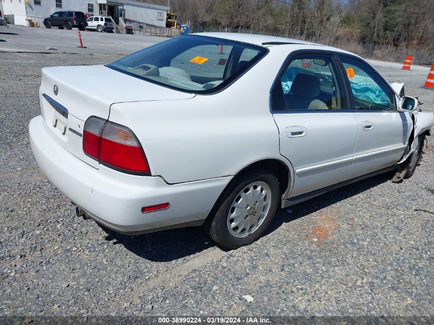 1997 Honda Accord Ex VIN: 1HGCD565XVA255582 Lot: 38990224