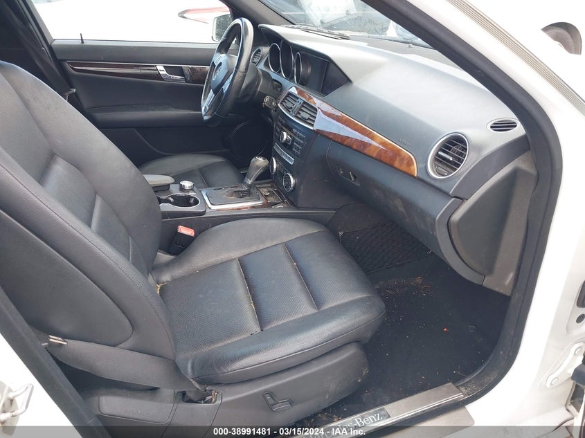 2014 MERCEDES-BENZ C-CLASS VIN: WDDGF4HB6EA965561