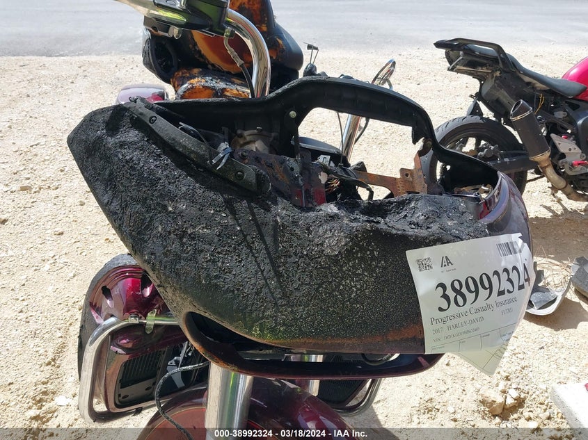 2017 HARLEY-DAVIDSON FLTRU - 1HD1KGD19HB632469