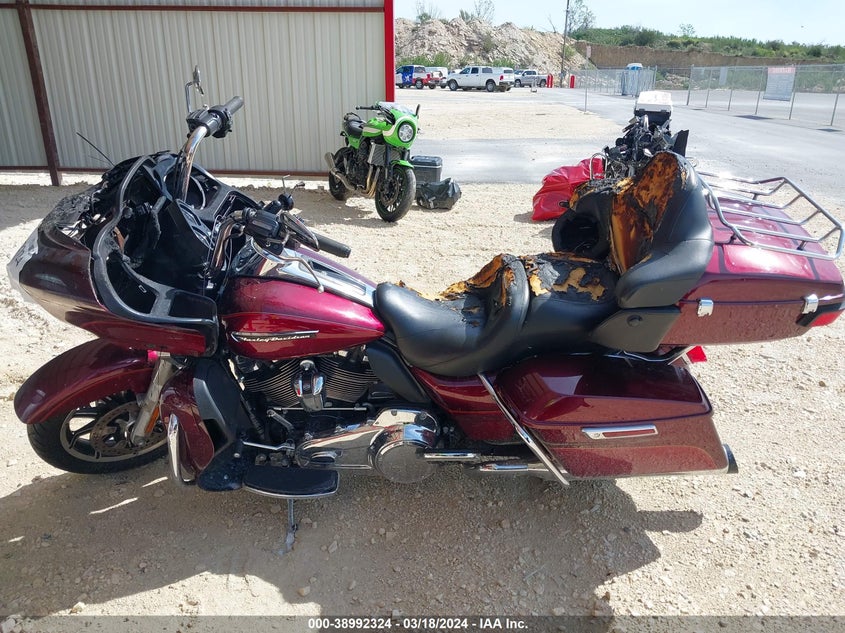 2017 HARLEY-DAVIDSON FLTRU - 1HD1KGD19HB632469