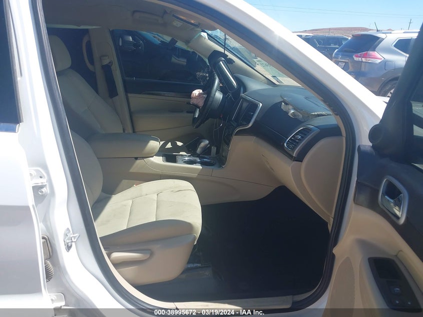VIN 1C4RJEAG3JC481276 2018 JEEP GRAND CHEROKEE LAREDO E 4X2