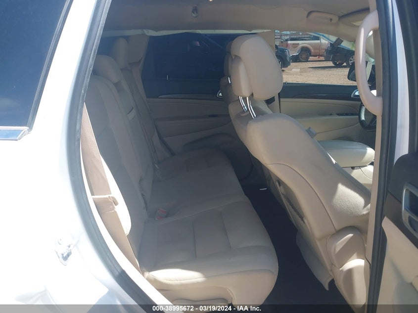 VIN 1C4RJEAG3JC481276 2018 JEEP GRAND CHEROKEE LAREDO E 4X2