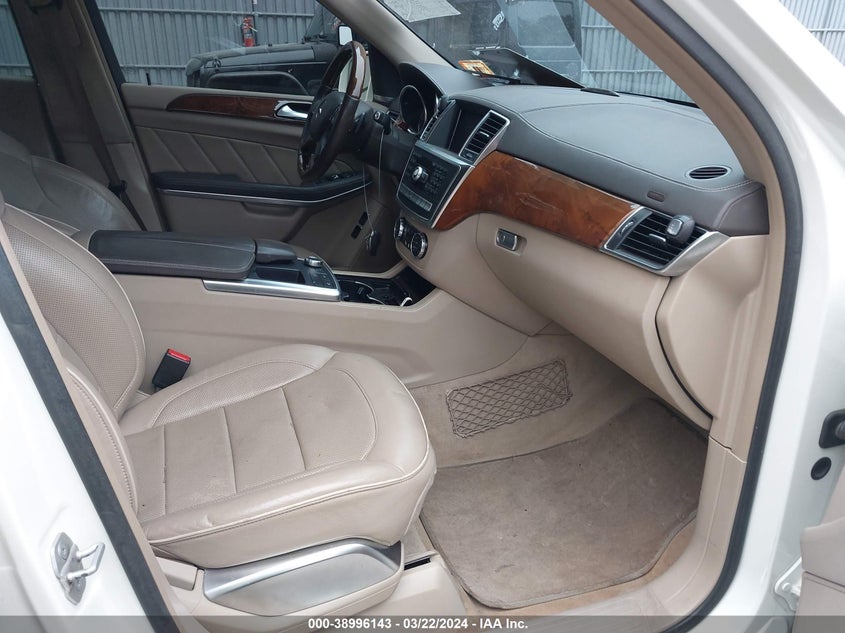 2013 MERCEDES-BENZ GL 550 4MATIC - 4JGDF7DE9DA116582