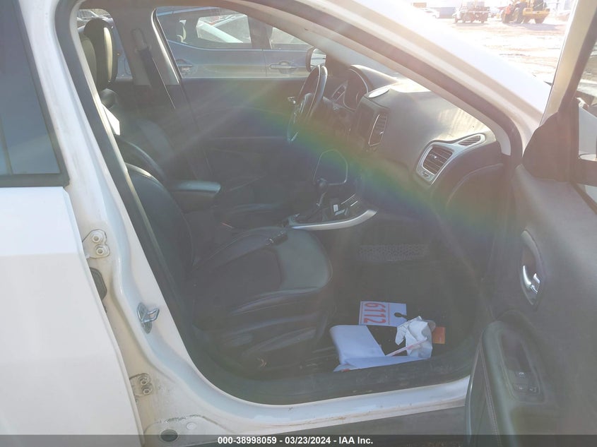 VIN 3C4NJCBB7KT677006 2019 JEEP COMPASS LATITUDE FWD