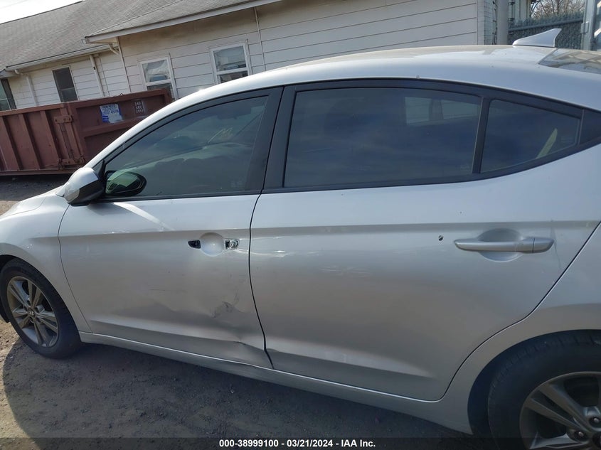 VIN 5NPD84LF1JH220317 2018 HYUNDAI ELANTRA SEL