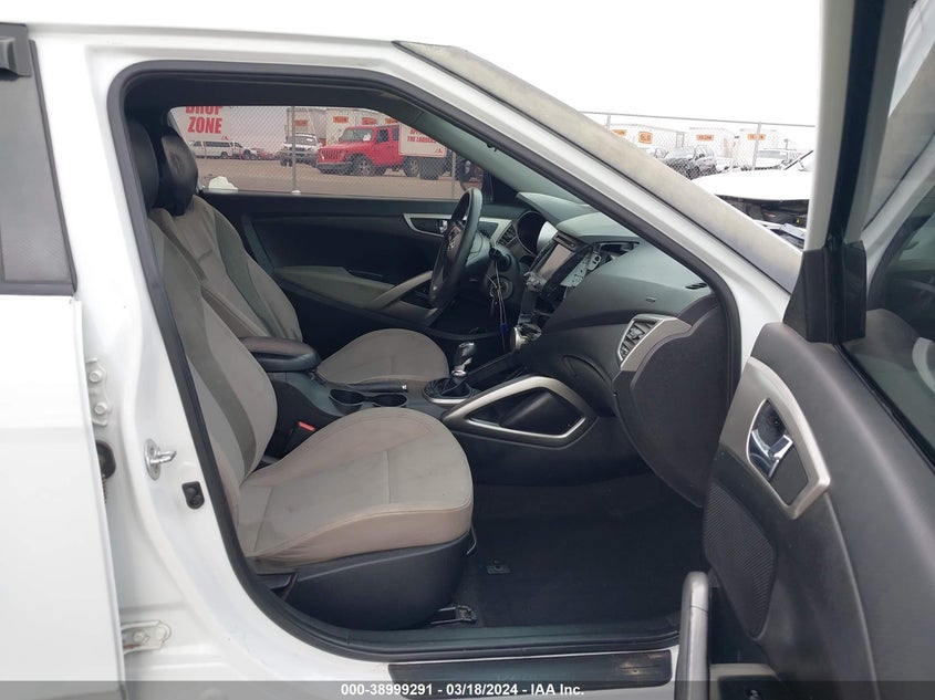 2014 Hyundai Veloster Base W/Gray VIN: KMHTC6AD7EU213340 Lot: 38999291